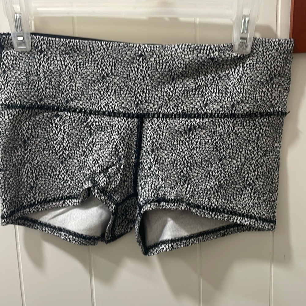 Lululemon Wunder Under Shorts 6